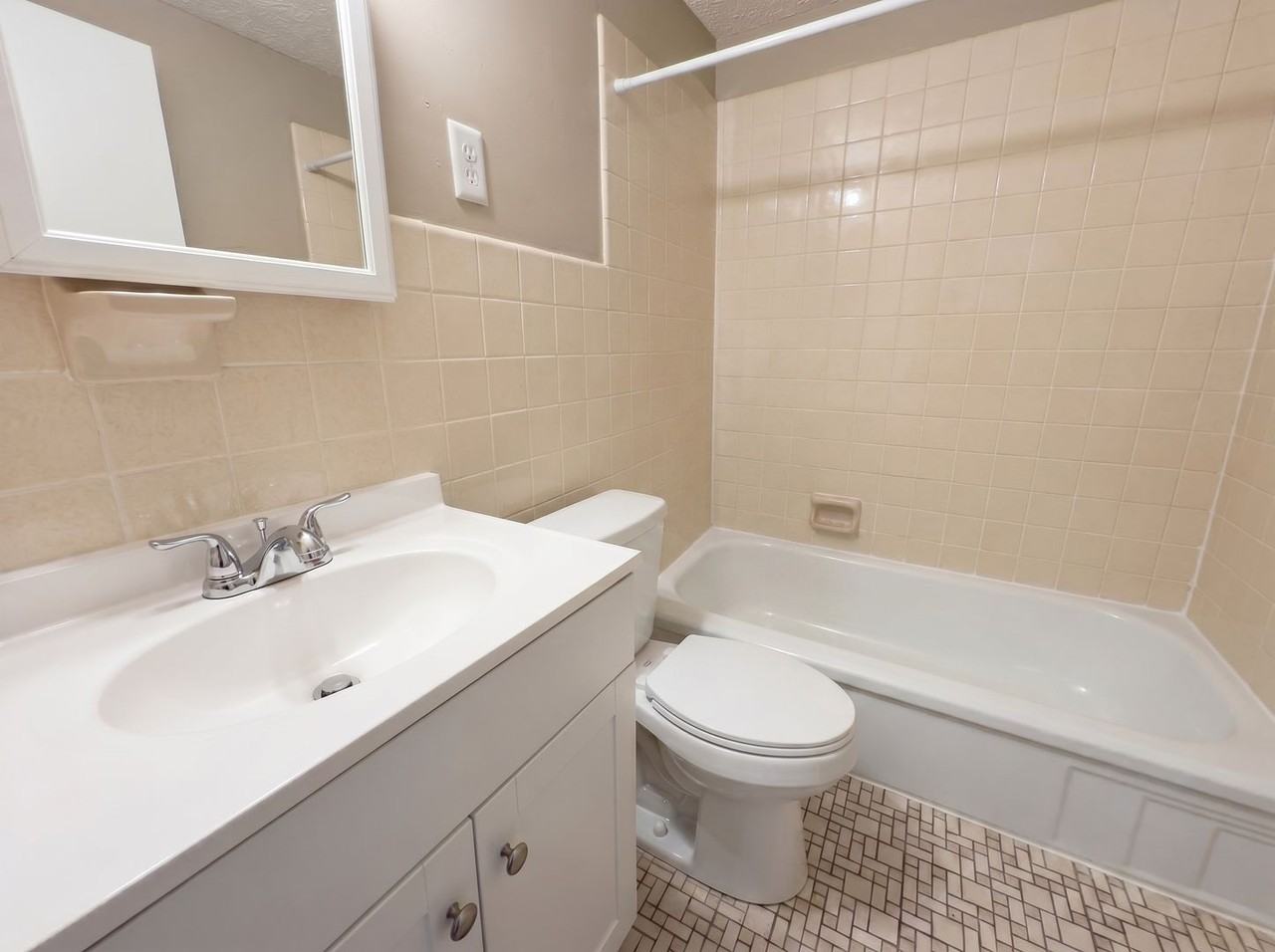 1936 Frisco Ave - Photo 4 of 7