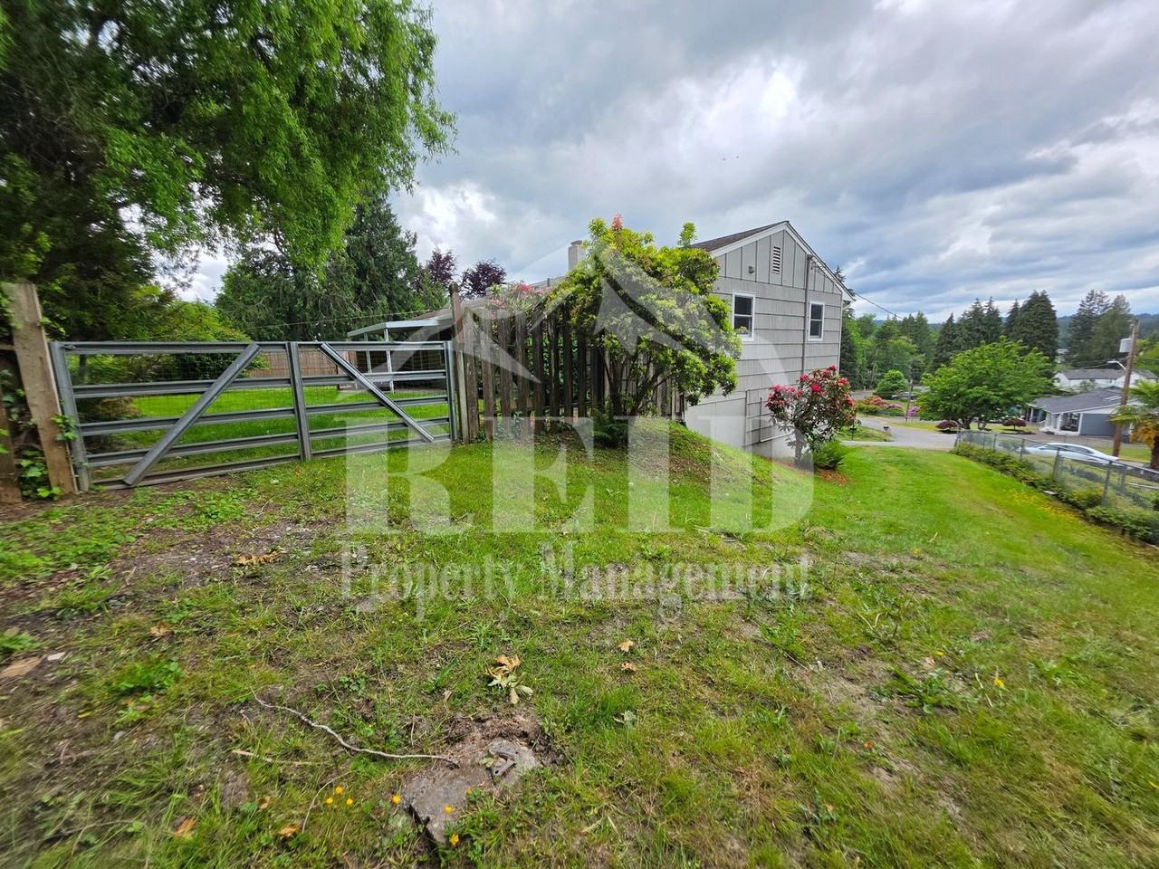 6215 Maple View Dr - Photo 2 of 35