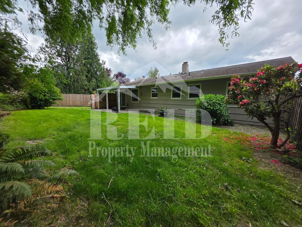 6215 Maple View Dr - Photo 3 of 35