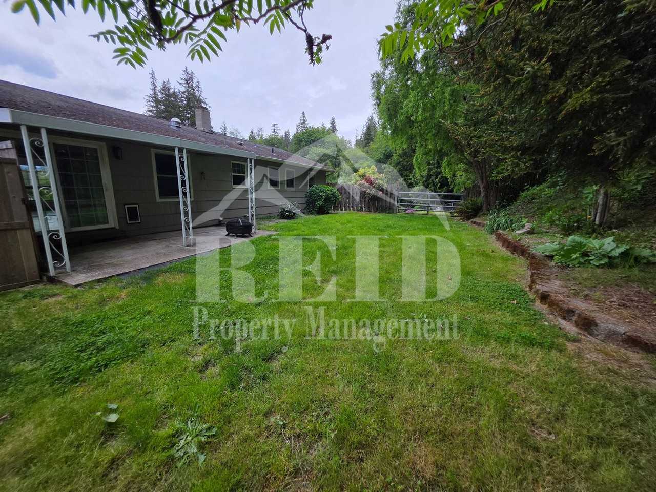 6215 Maple View Dr - Photo 4 of 35