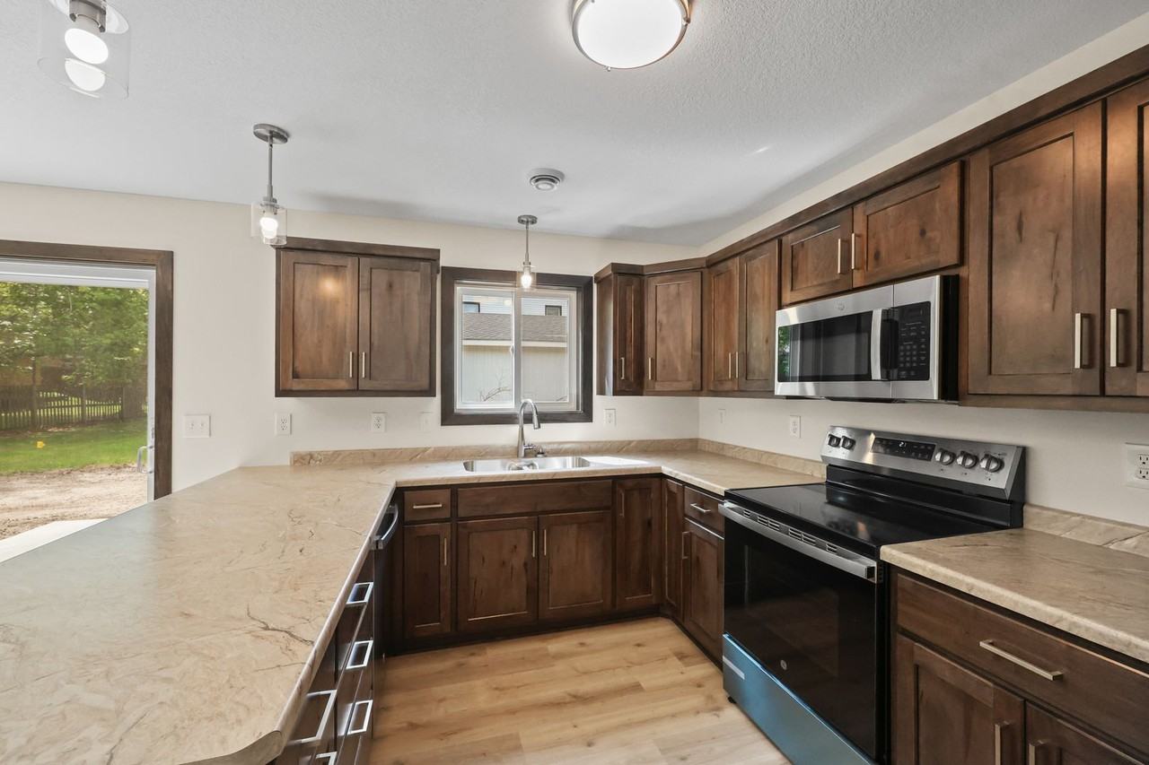 207 4th Ave N - Photo 3 of 14