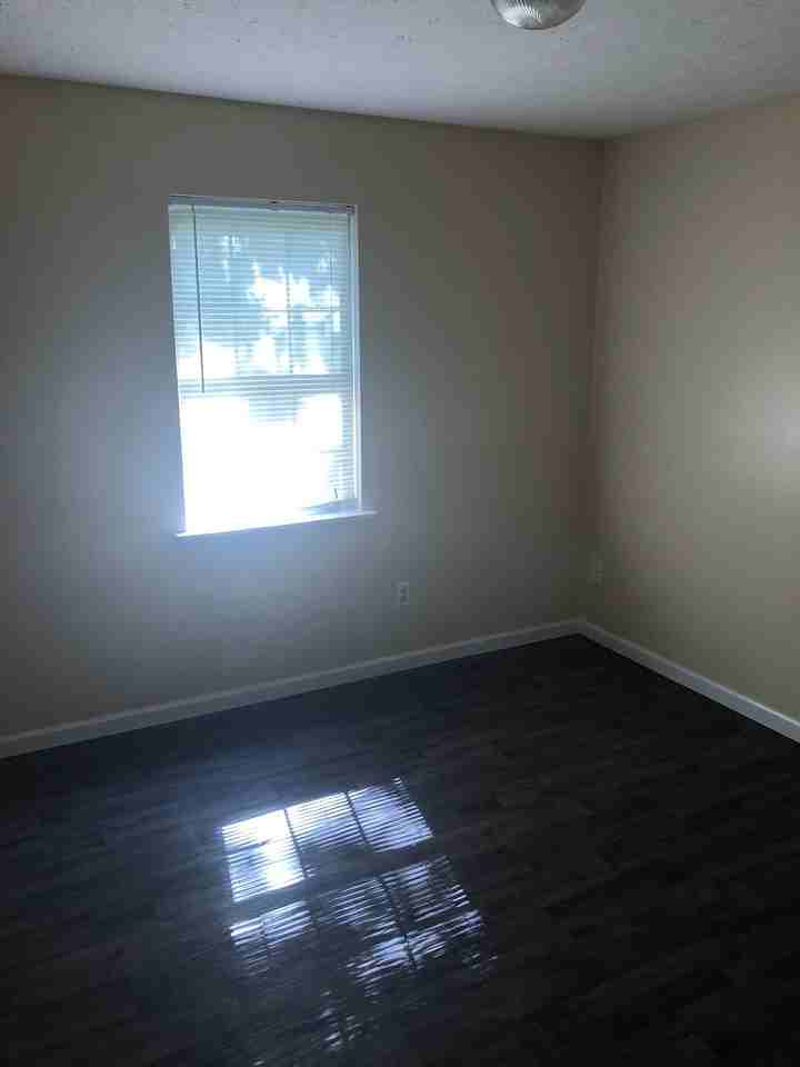 618 College St SW - Photo 4 of 6