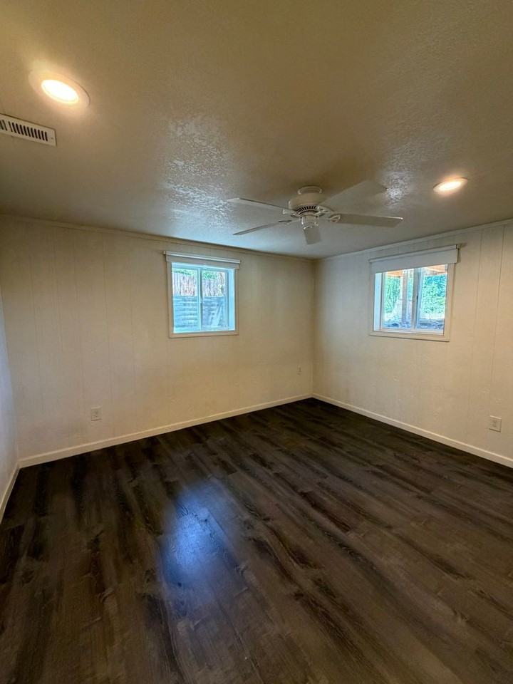 208 Iowa St - Photo 6 of 26