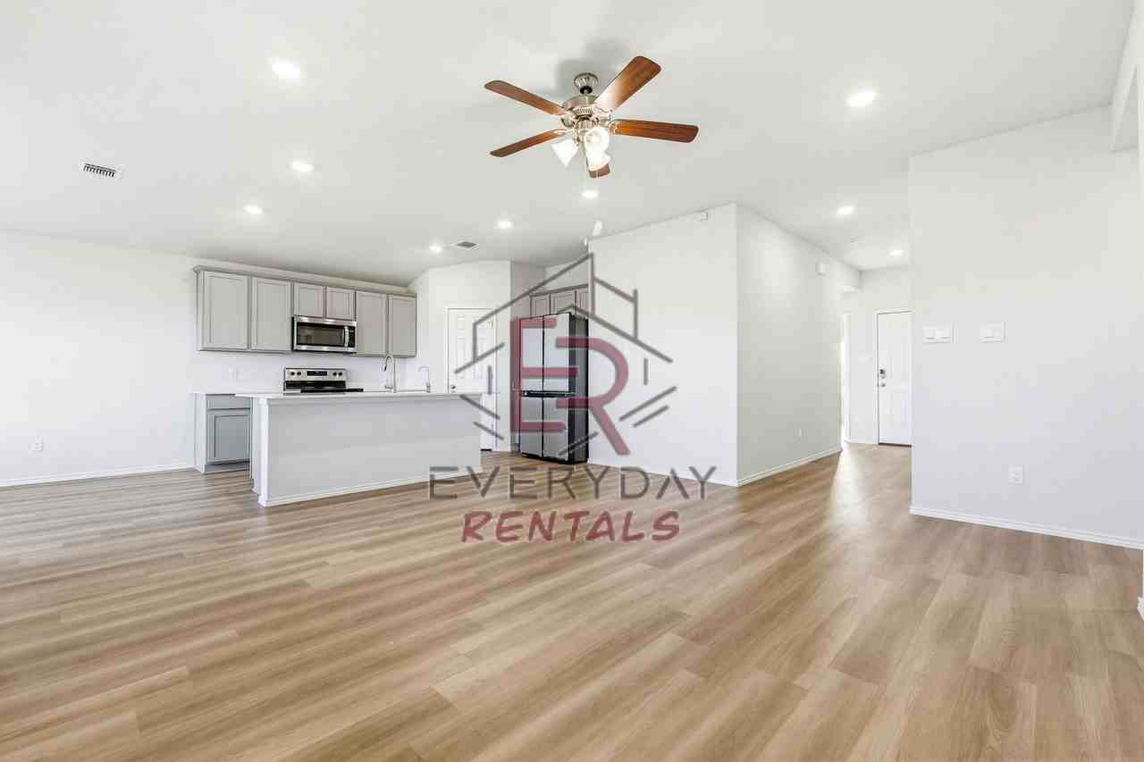 7316 Gilbert Dr - Photo 3 of 16