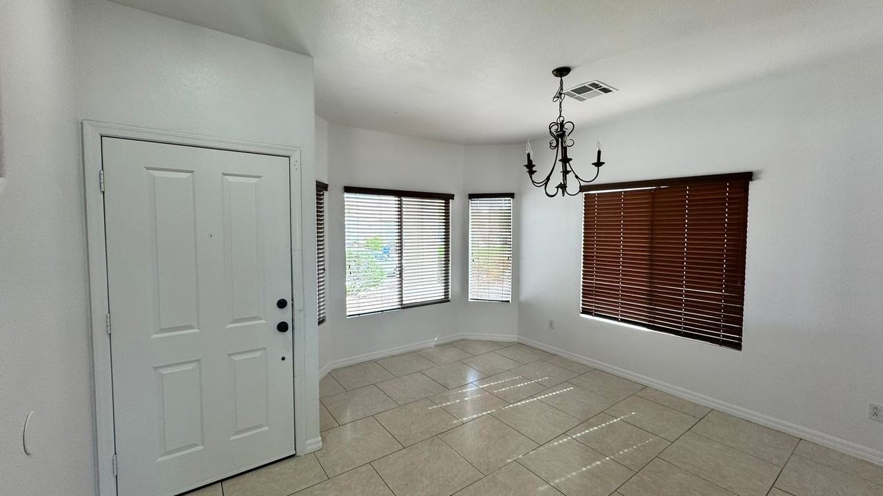 1013 Malibu Sands Ave - Photo 5 of 28