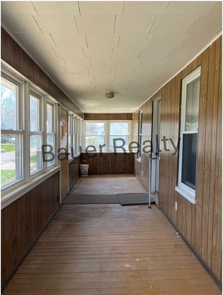 1300 Myers Ave - Photo 4 of 28