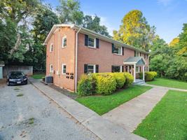 featured image of 445 Riverview St W
