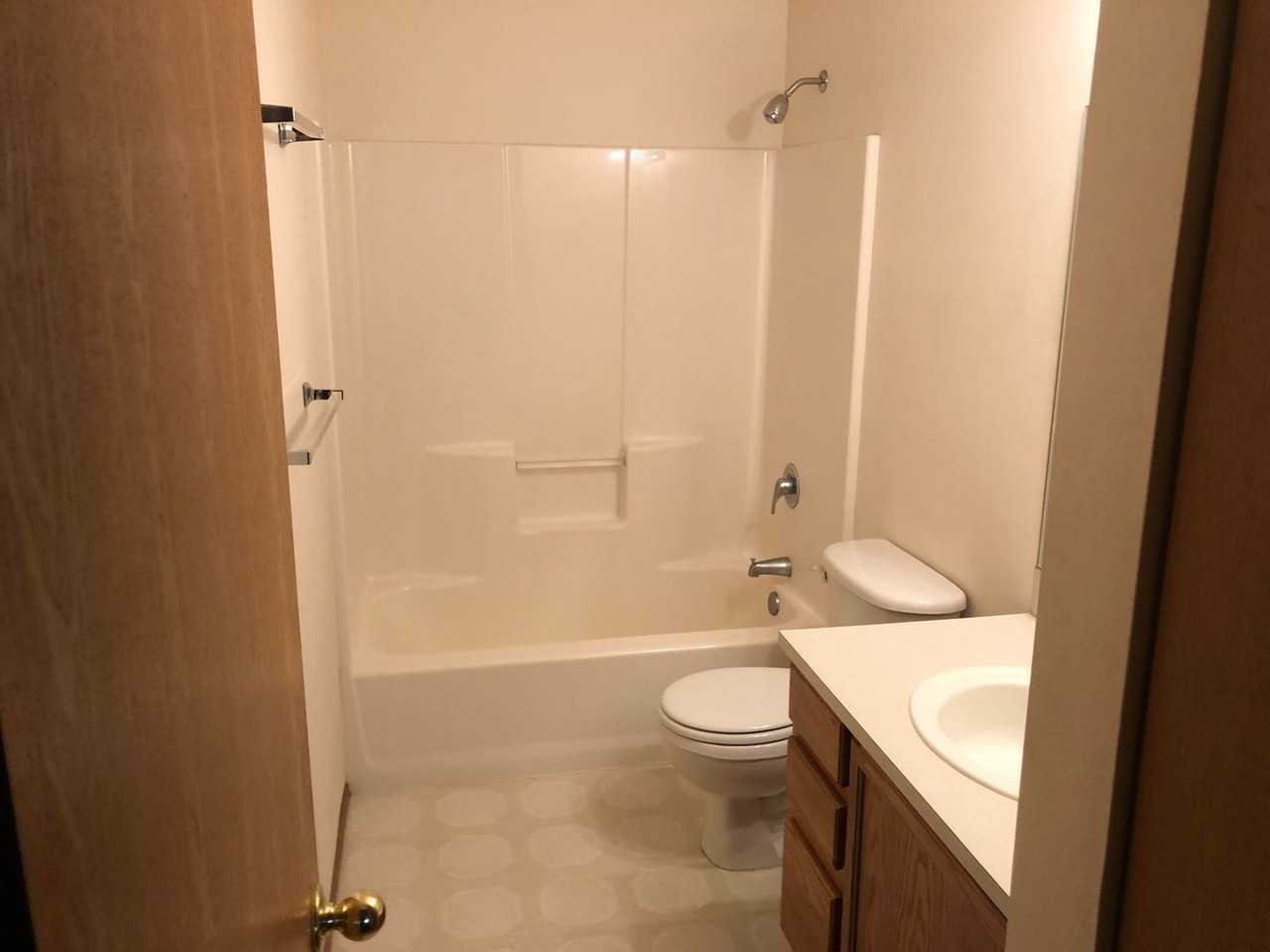 750 Westpoint Ct - Photo 7 of 10