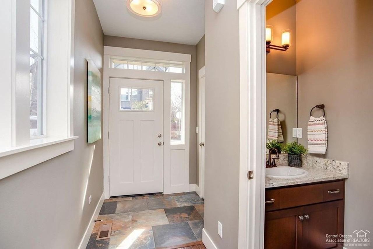 1076 Se Leonel Ln - Photo 2 of 21