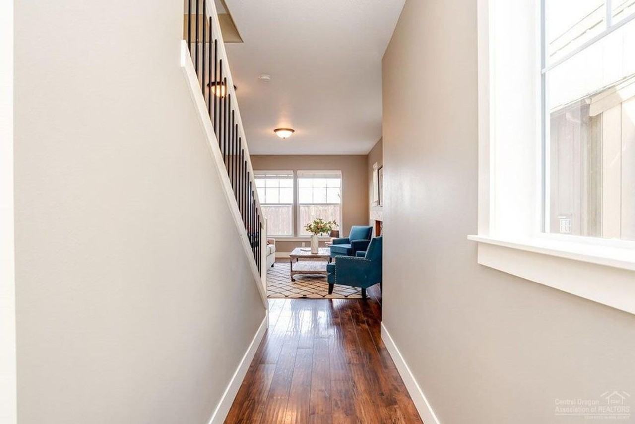 1076 Se Leonel Ln - Photo 3 of 21