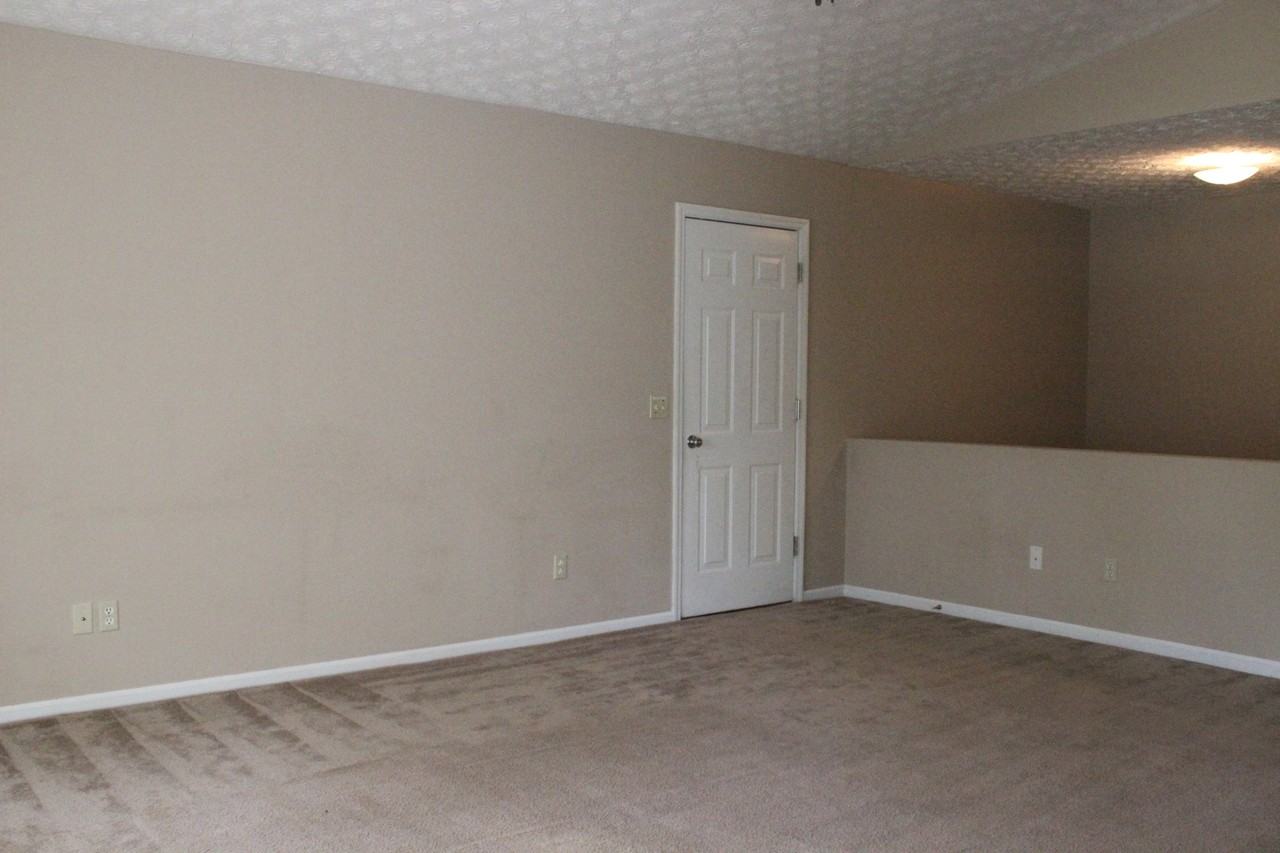 69 Pamela Dr - Photo 4 of 32