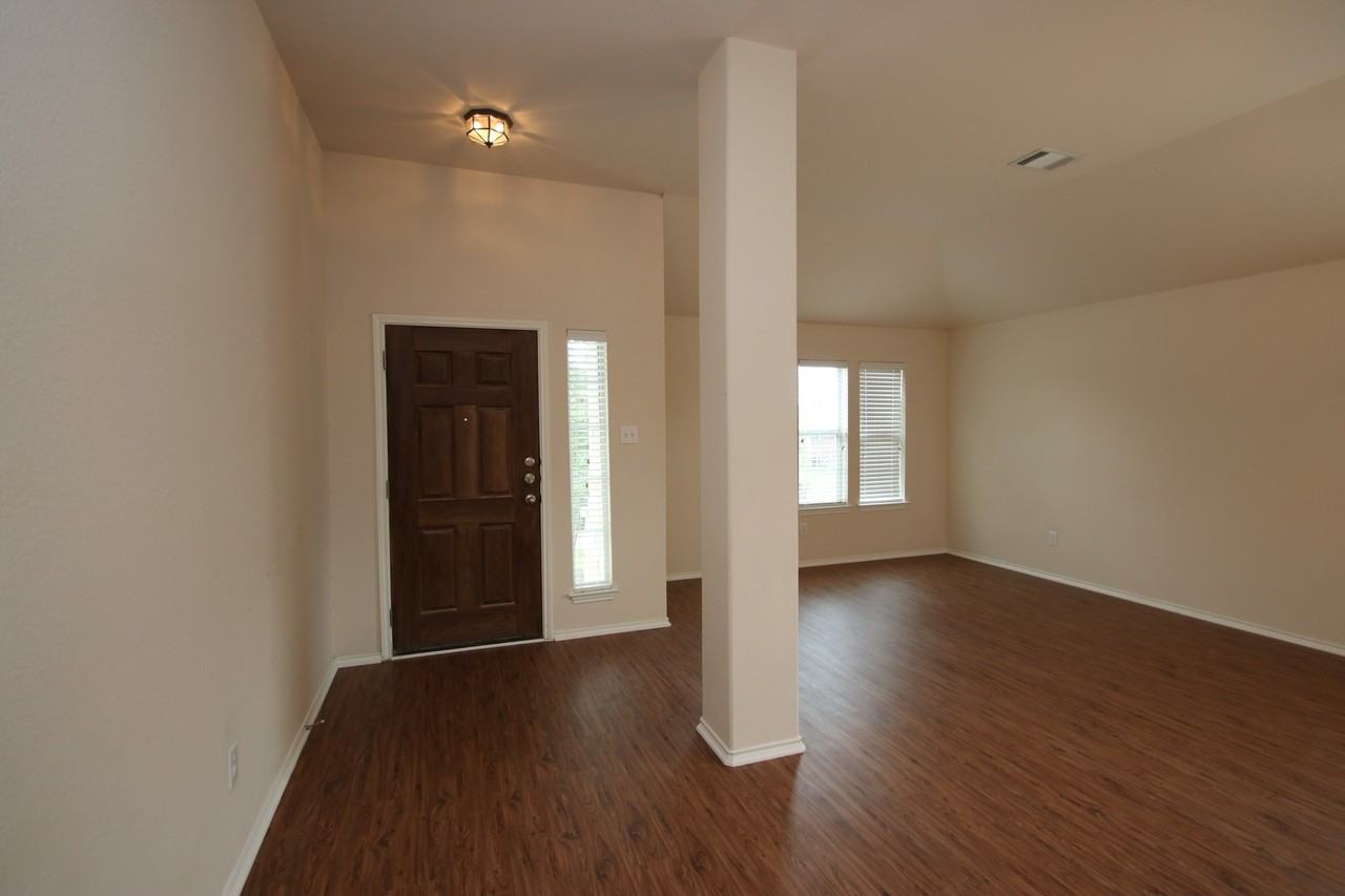 1528 Haynie Bnd - Photo 2 of 30