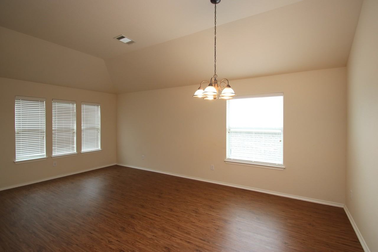 1528 Haynie Bnd - Photo 3 of 30