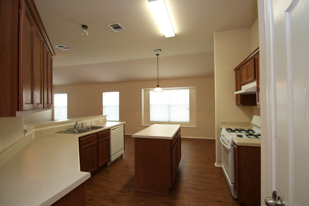 1528 Haynie Bnd - Photo 5 of 30