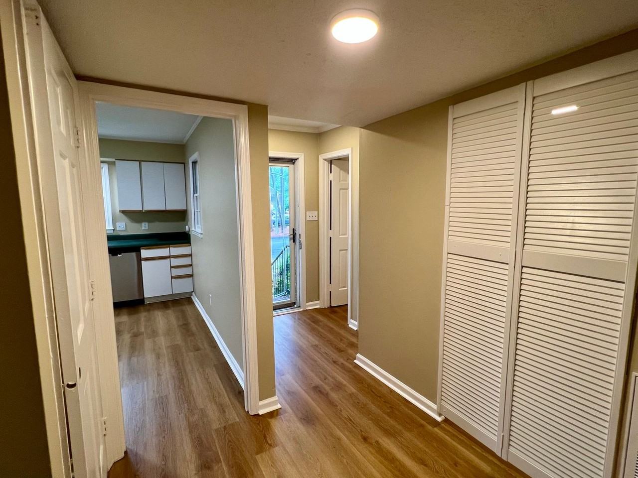923 Hampshire Ct - Photo 2 of 24