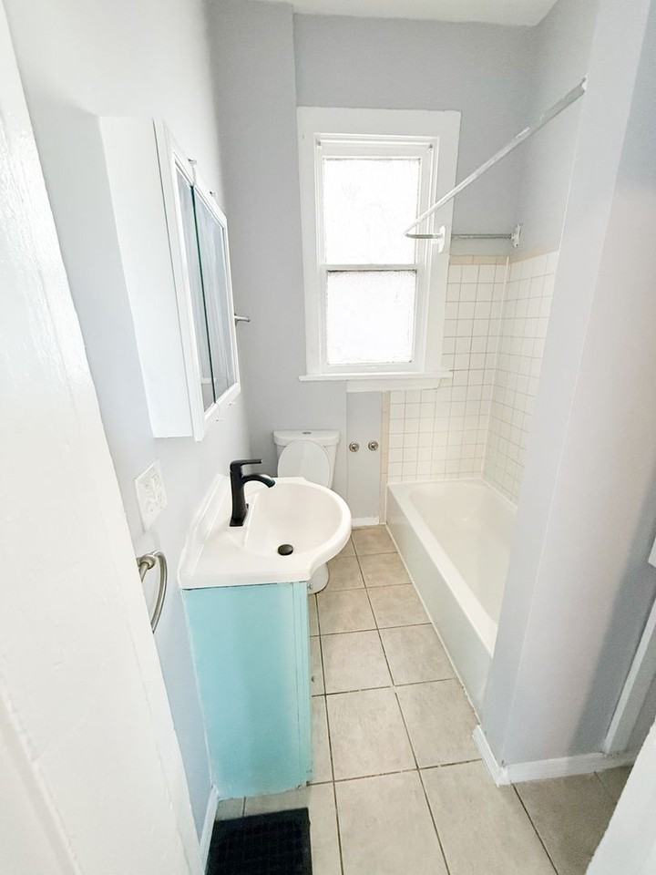 4455 S 38th St - Photo 4 of 5
