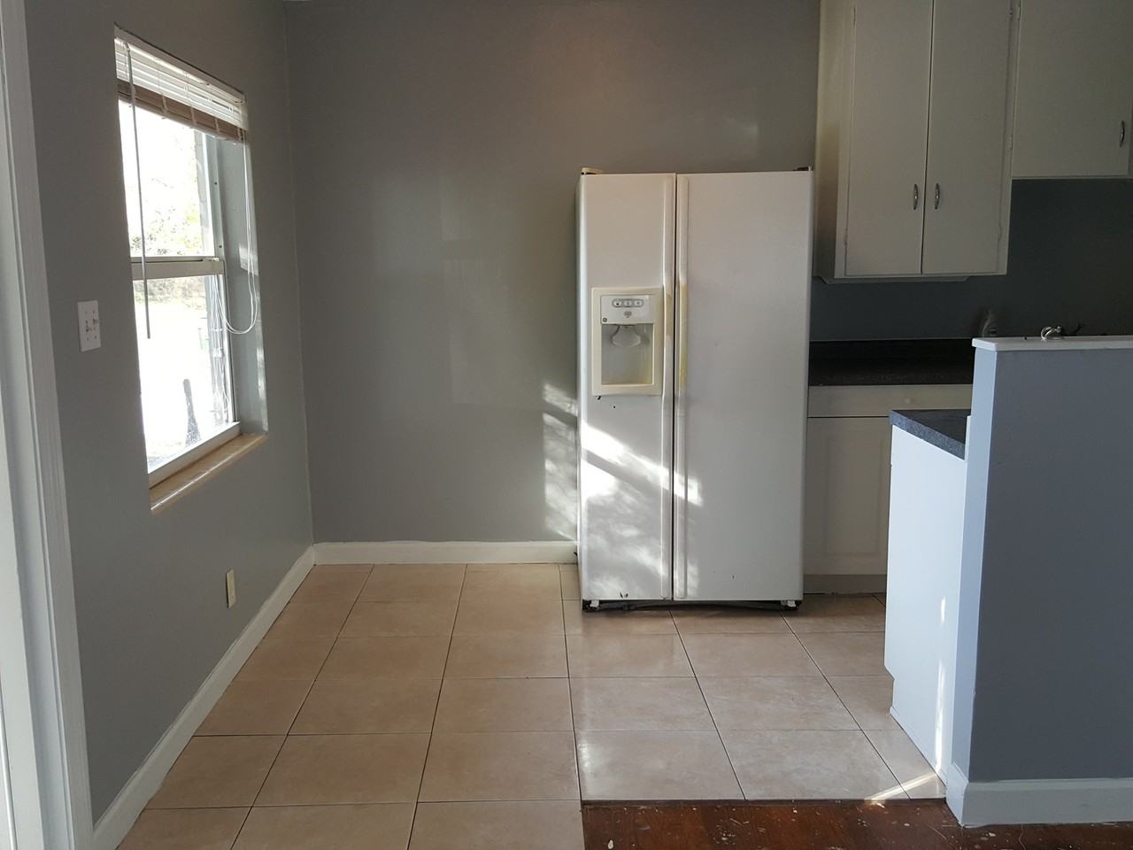 532 W Desoto St - Photo 2 of 6