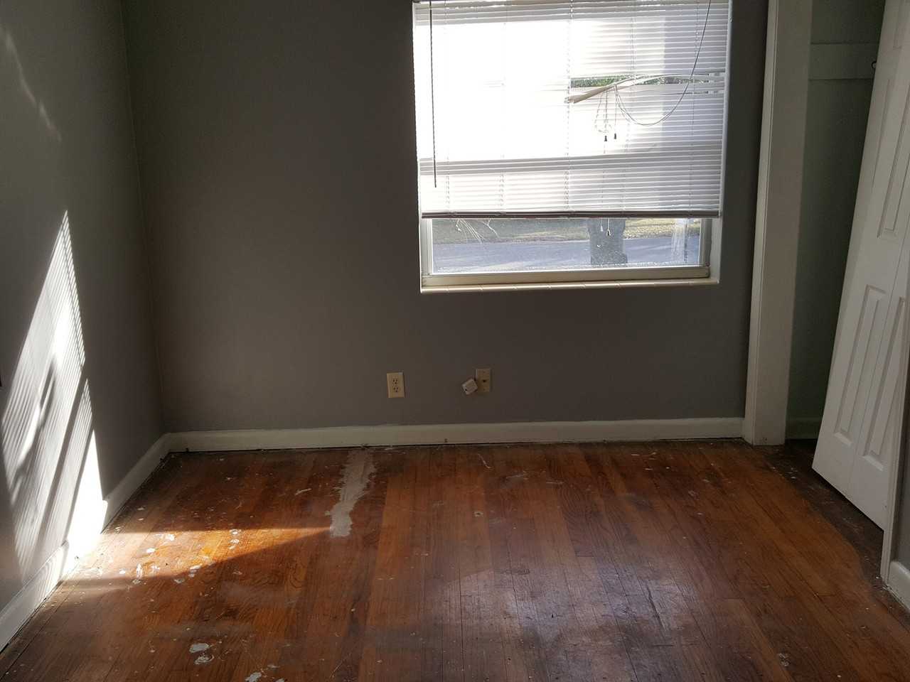 532 W Desoto St - Photo 4 of 6