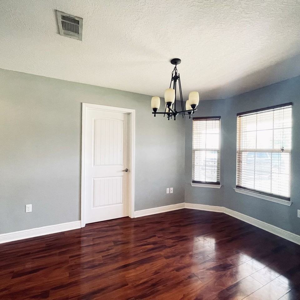 2386 Barberee Dr - Photo 4 of 23