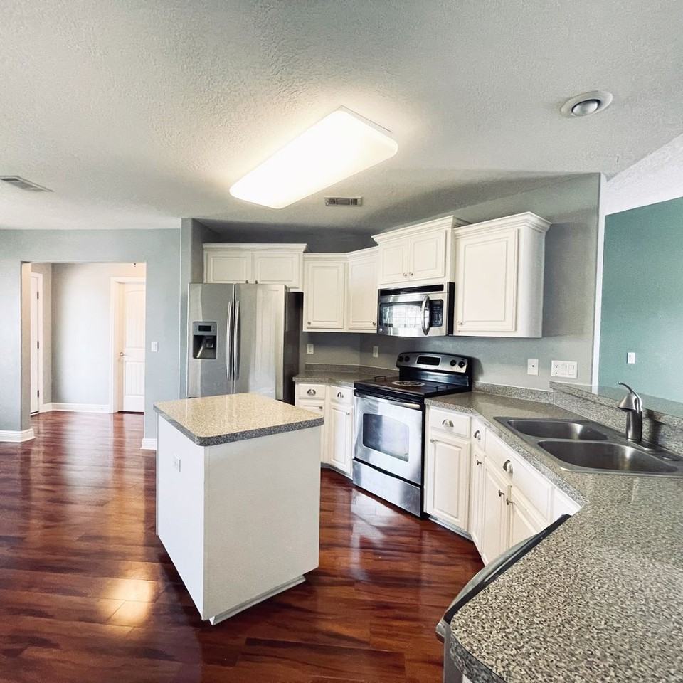 2386 Barberee Dr - Photo 5 of 23