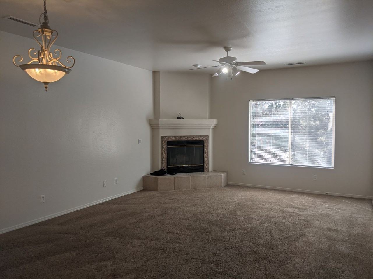 4960 Summit Cir - Photo 3 of 28