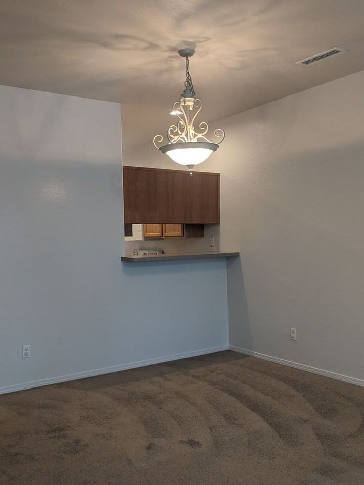 4960 Summit Cir - Photo 6 of 28