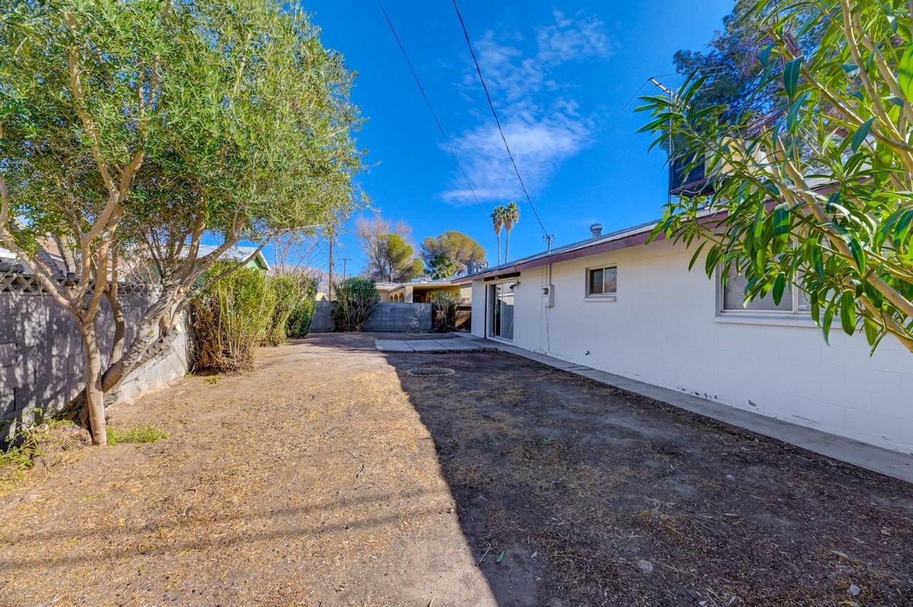 4417 Berkley Ave - Photo 2 of 15