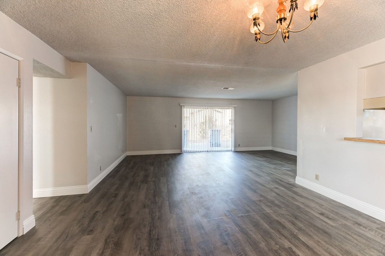 4417 Berkley Ave - Photo 5 of 15
