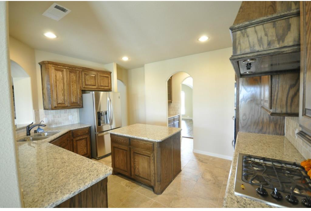 600 Falcon Dr - Photo 4 of 24