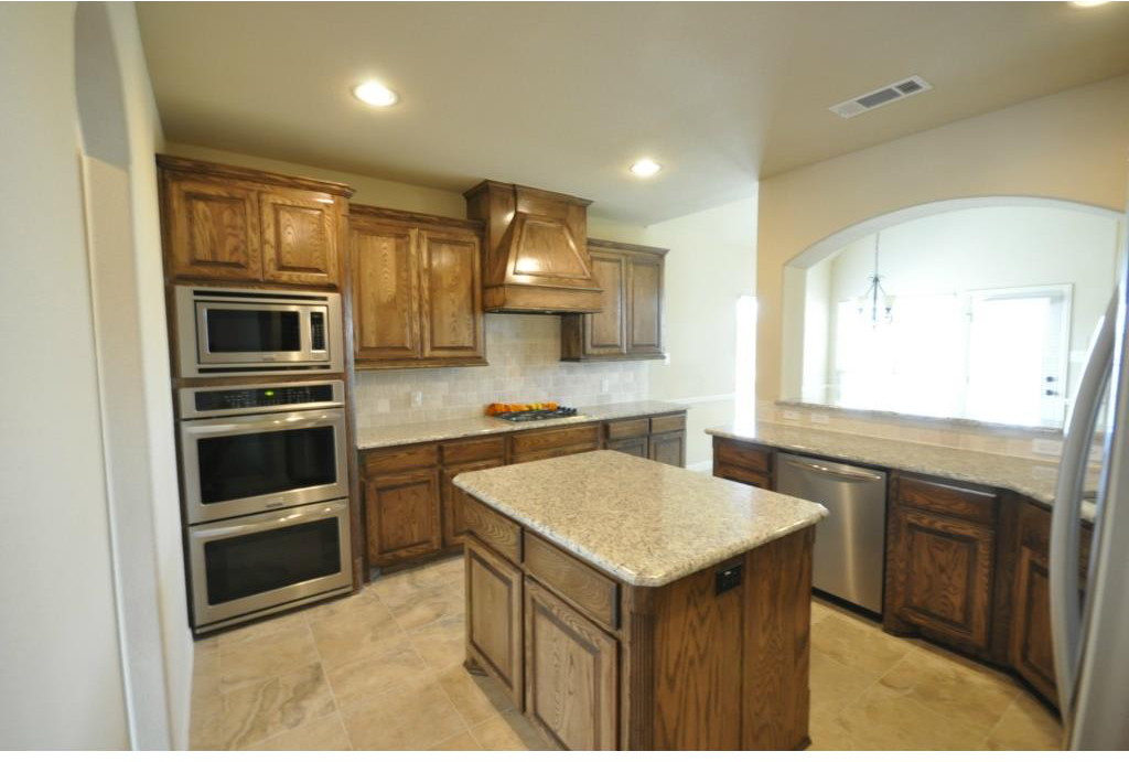 600 Falcon Dr - Photo 5 of 24