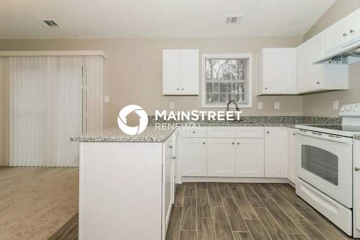 2401 Bethune Cir - Photo 5 of 18