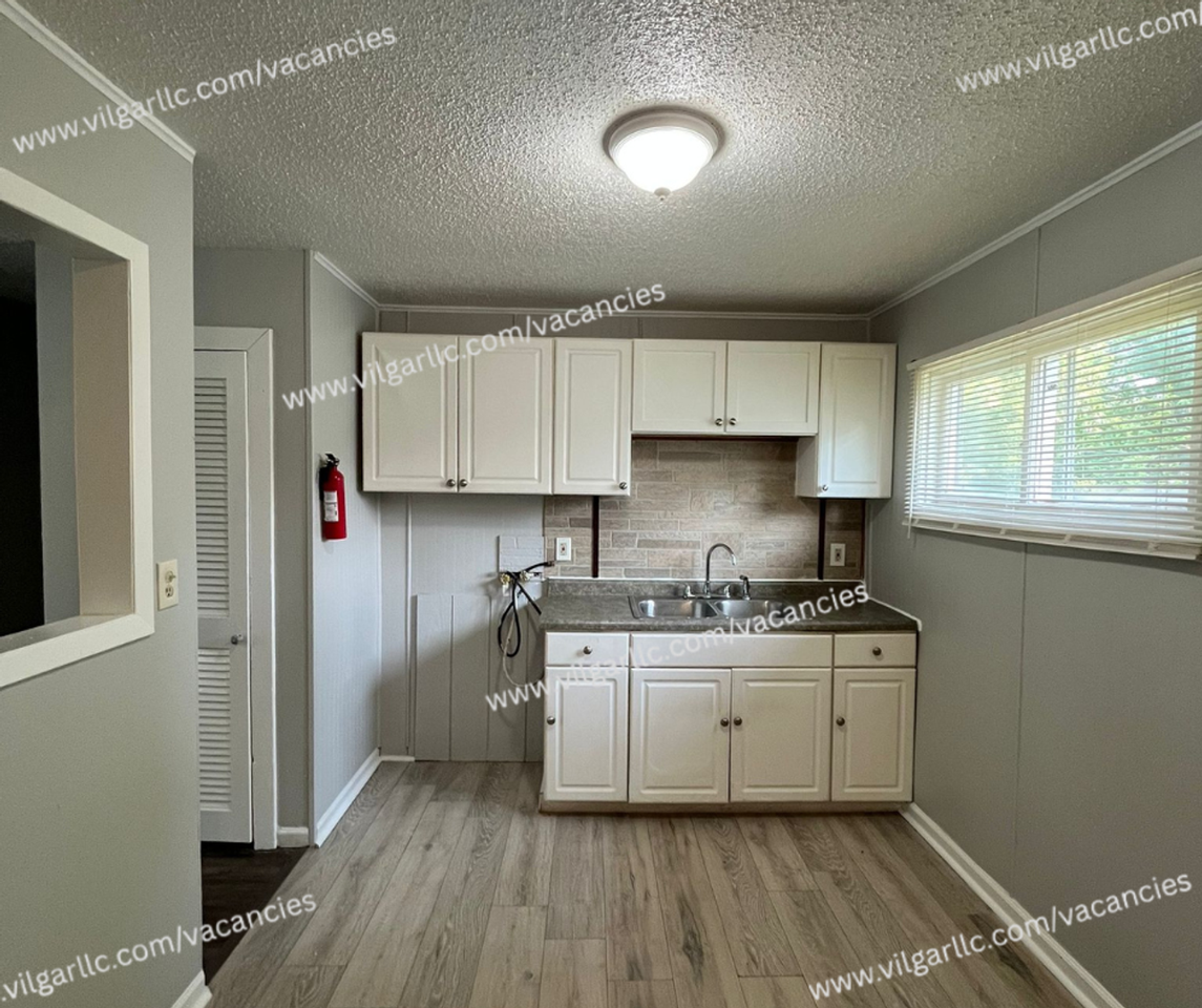 1401 E 43rd Ave - Photo 6 of 17