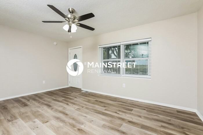 1171 Lakeview Dr - Photo 3 of 16