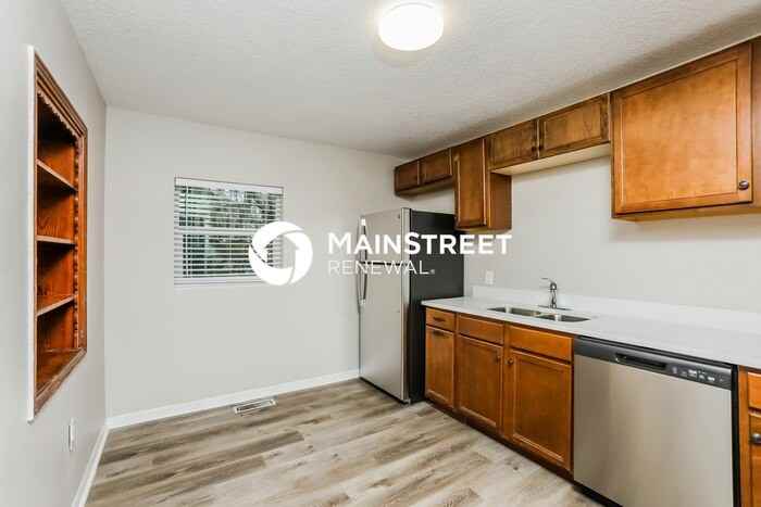 1171 Lakeview Dr - Photo 5 of 16