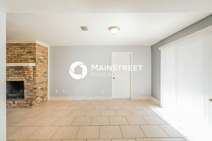 7326 Carillon Ave - Photo 3 of 16