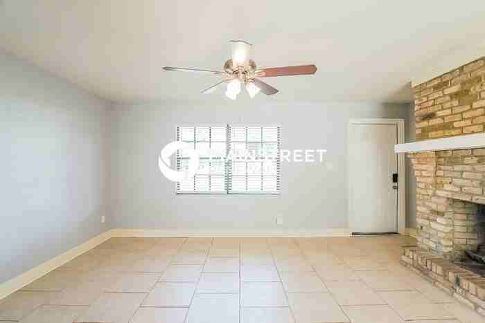 7326 Carillon Ave - Photo 5 of 16