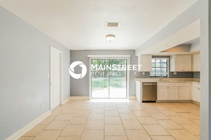 7326 Carillon Ave - Photo 7 of 16