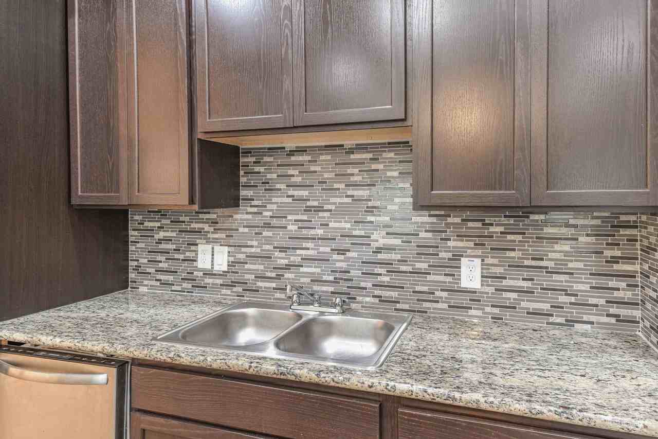15627 Sycamore Dr - Photo 4 of 23