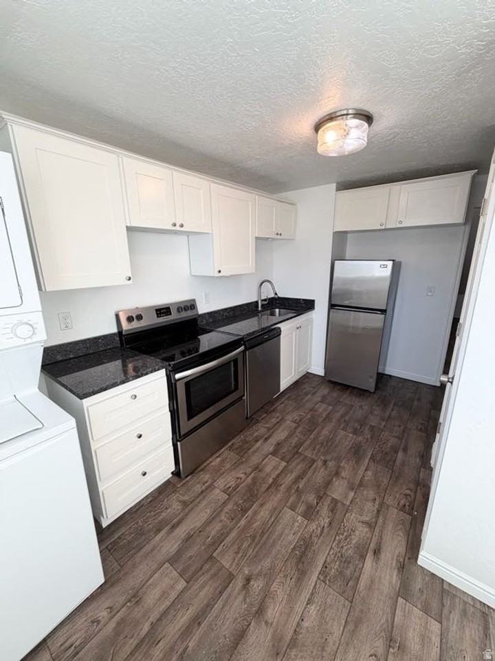 Modern Living in a Prime Salt Lake City Location - Photo 2 of 32