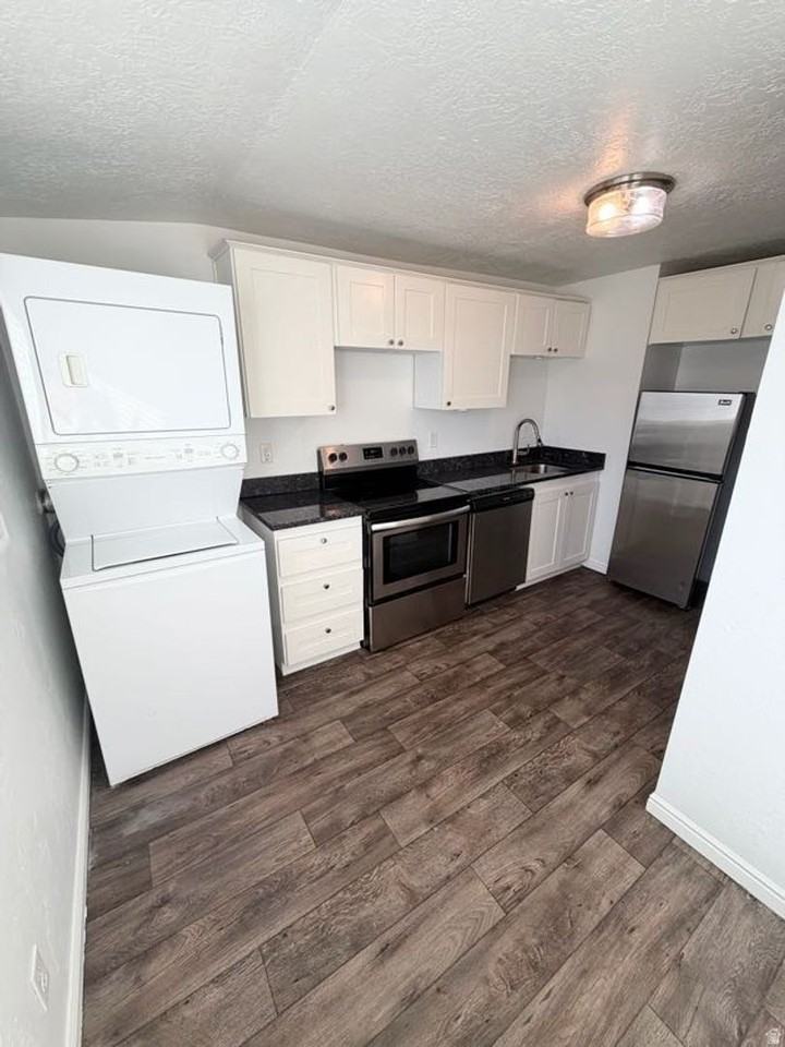 Modern Living in a Prime Salt Lake City Location - Photo 4 of 32