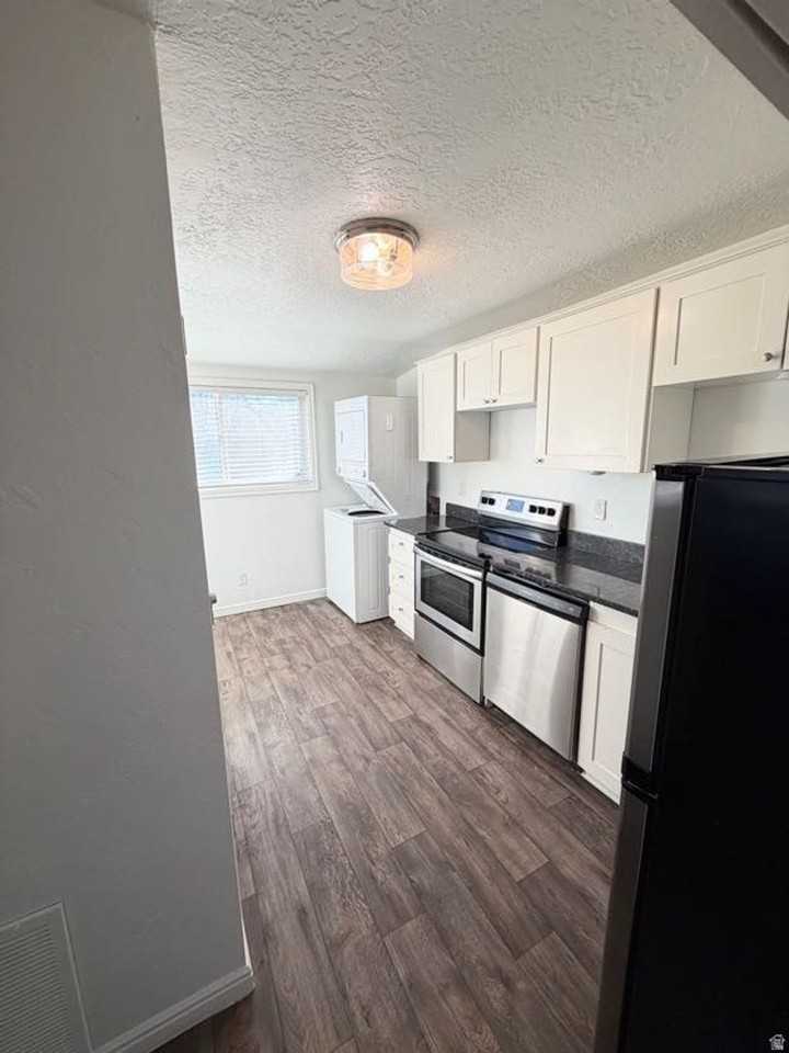 Modern Living in a Prime Salt Lake City Location - Photo 5 of 32