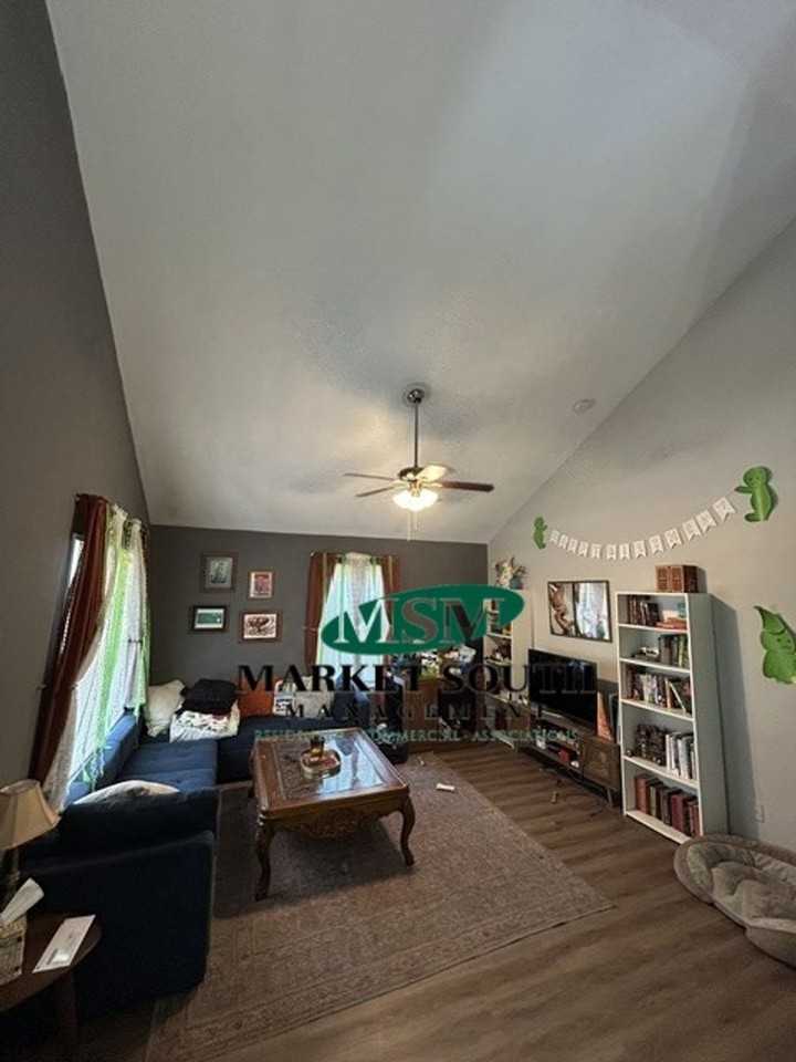 738 E Anderson St - Photo 5 of 17