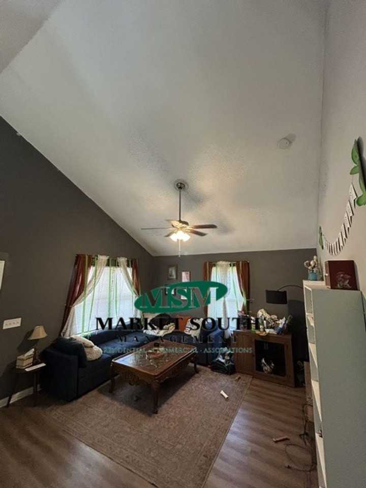 738 E Anderson St - Photo 6 of 17
