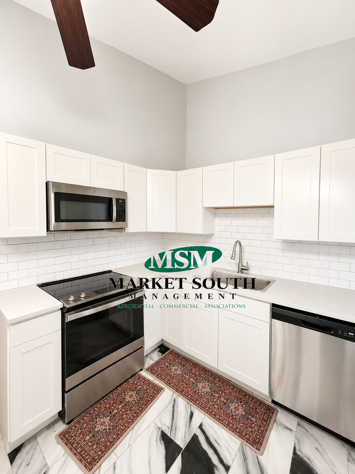 738 E Anderson St - Photo 7 of 17