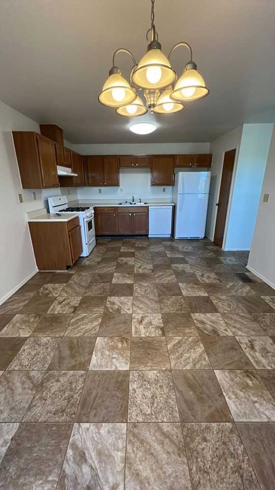 1105 Dakota Dr - Photo 6 of 8