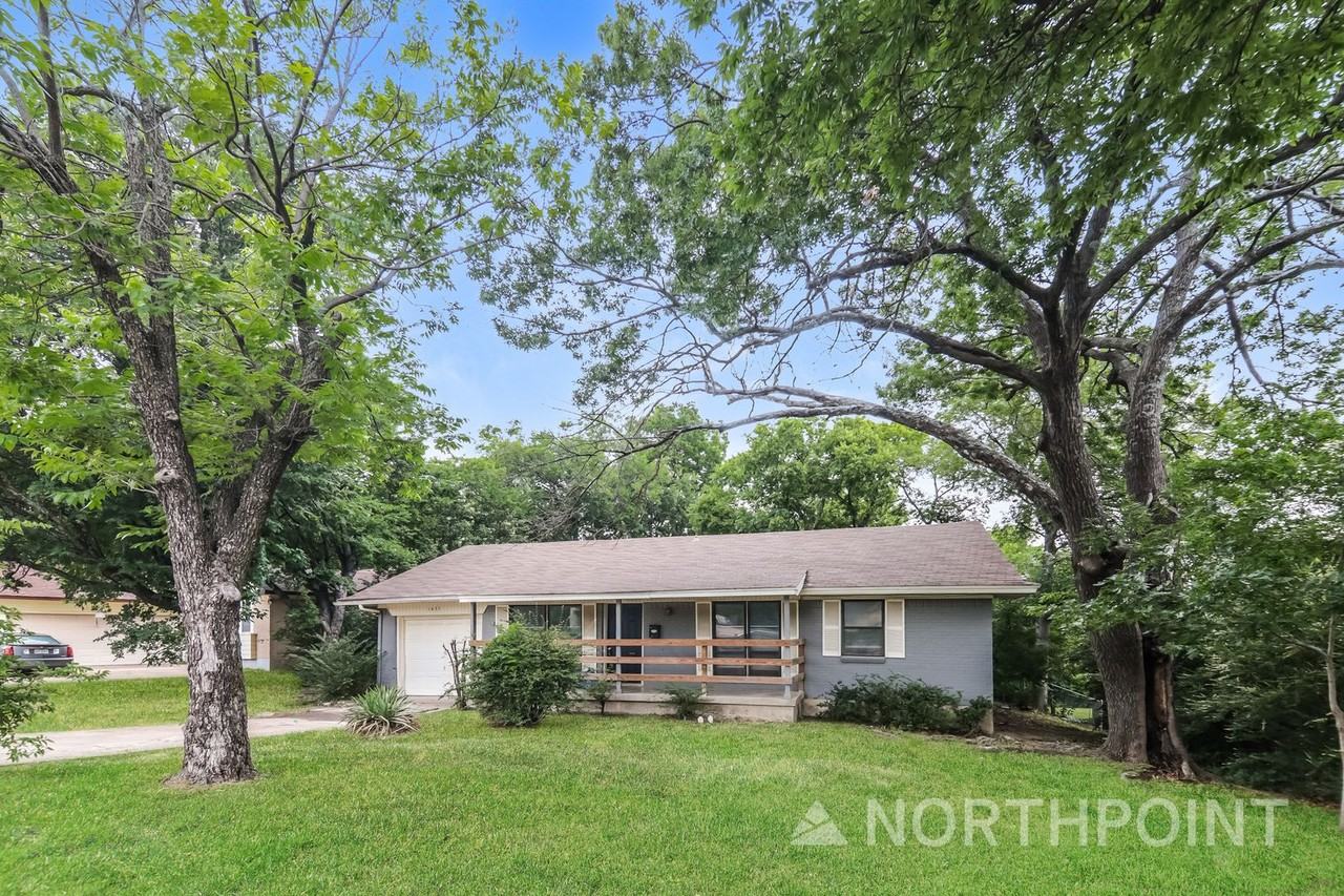 1435 Whispering Trl - Photo 2 of 16