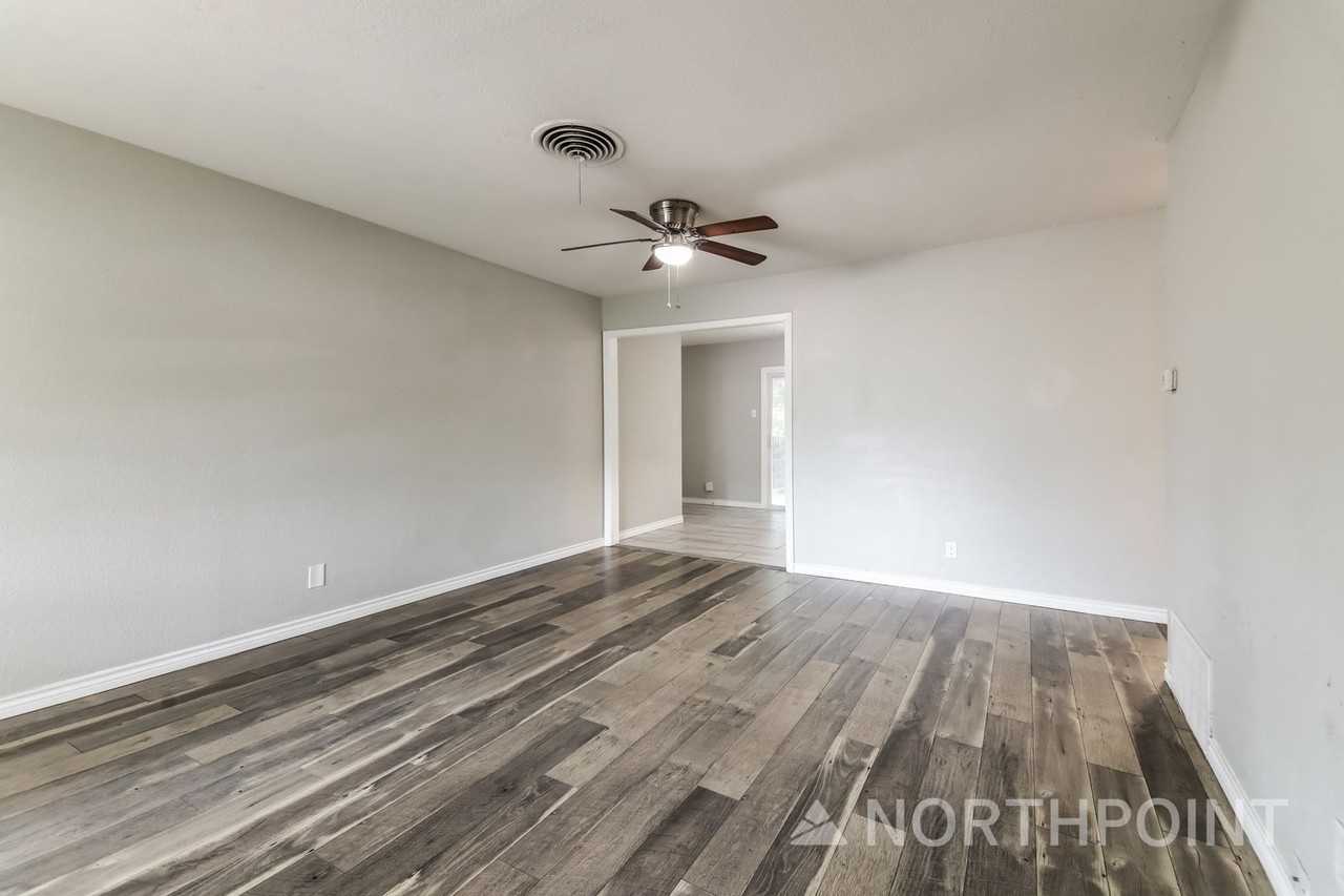 1435 Whispering Trl - Photo 3 of 16