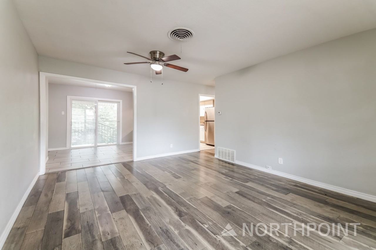 1435 Whispering Trl - Photo 4 of 16
