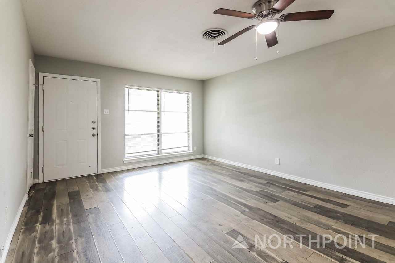 1435 Whispering Trl - Photo 6 of 16