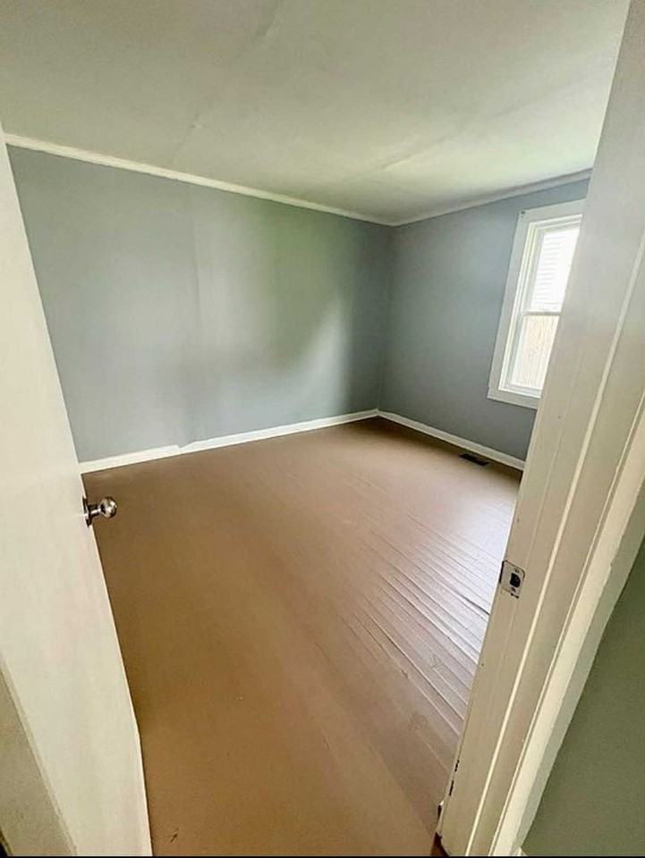 109 Lloyd St - Photo 4 of 7